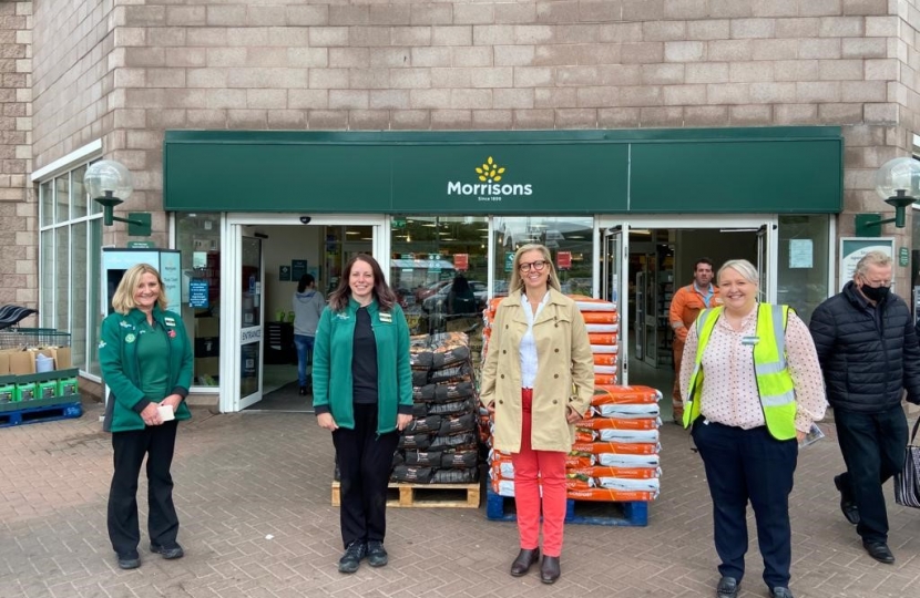  Photo of Rachael Hamilton MSP outside the Hawick Morrisons store with Community Champions Rachel Lewis and Susan Robson, as well as Sarah Stewart, the Store Manager.